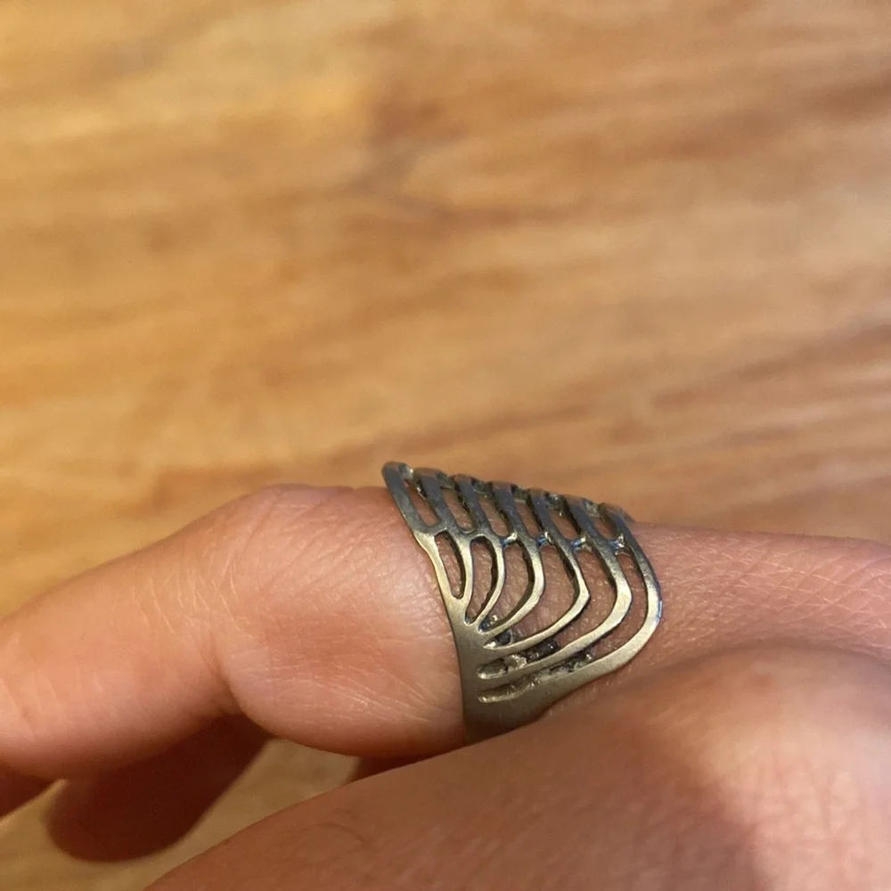 Unique ring- costume jewelry - Picture 2 of 4